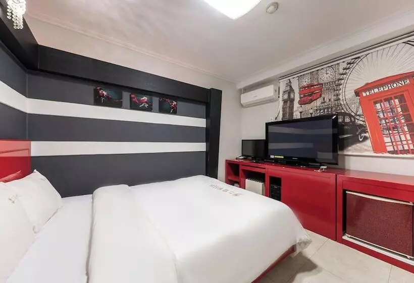 Dream Motel