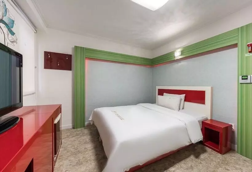 Dream Motel