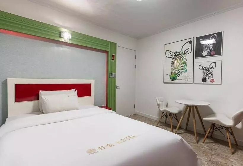 Dream Motel