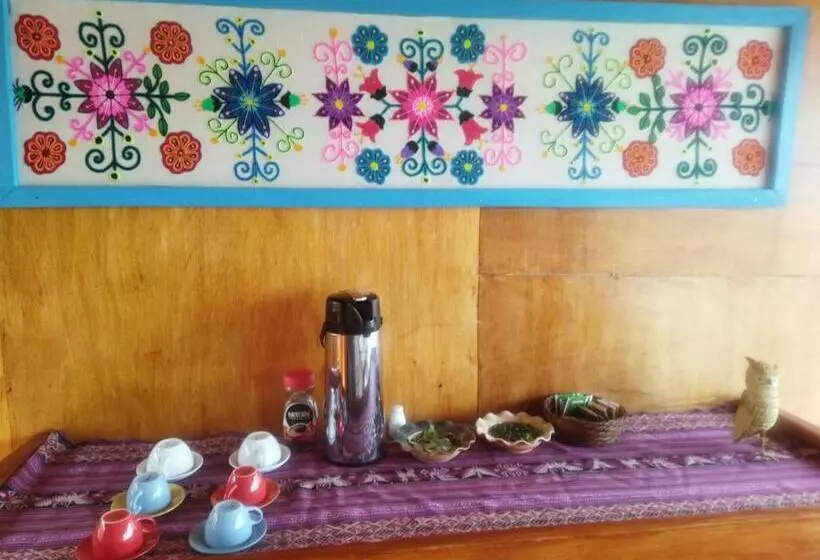 تختخواب و صبحانه Uros Samay Qilla Lodge