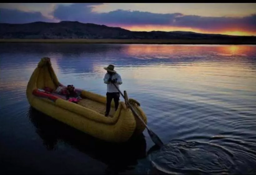تختخواب و صبحانه Uros Samay Qilla Lodge