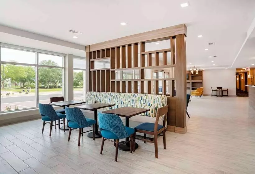 Hotelli Comfort Inn & Suites Destin Near Henderson Beach