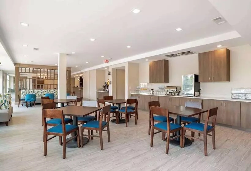 Hotelli Comfort Inn & Suites Destin Near Henderson Beach