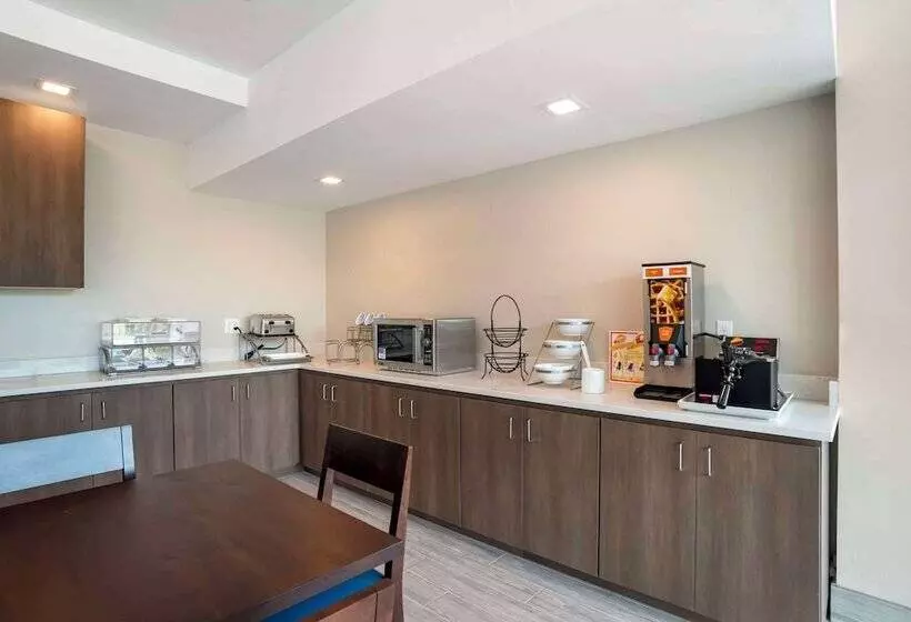 Hotelli Comfort Inn & Suites Destin Near Henderson Beach