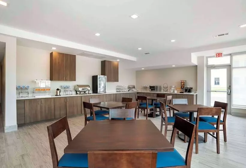 Hotelli Comfort Inn & Suites Destin Near Henderson Beach