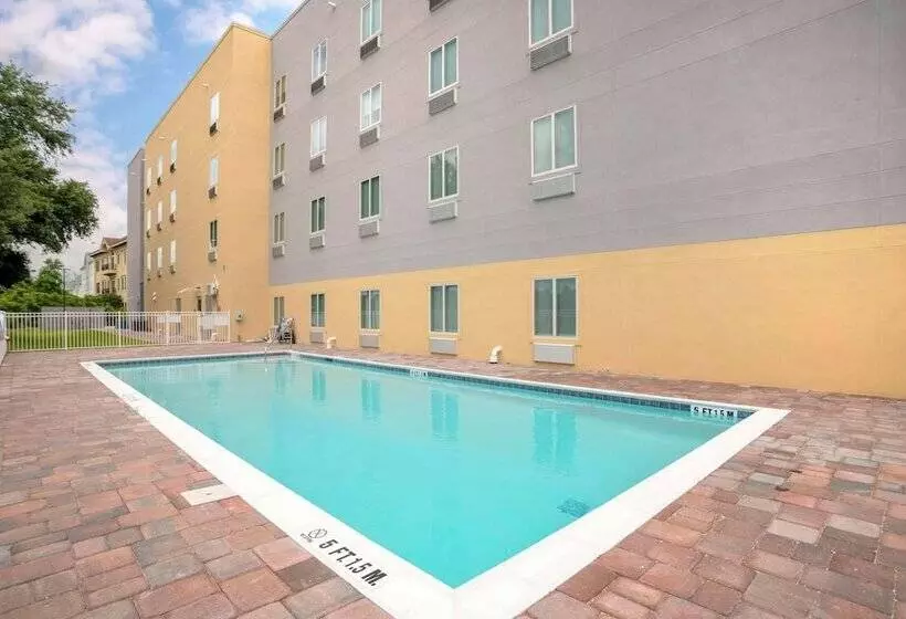 Hotelli Comfort Inn & Suites Destin Near Henderson Beach