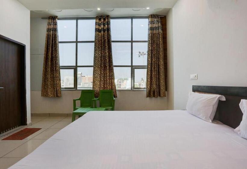 호텔 Oyo 81234 Rock Star