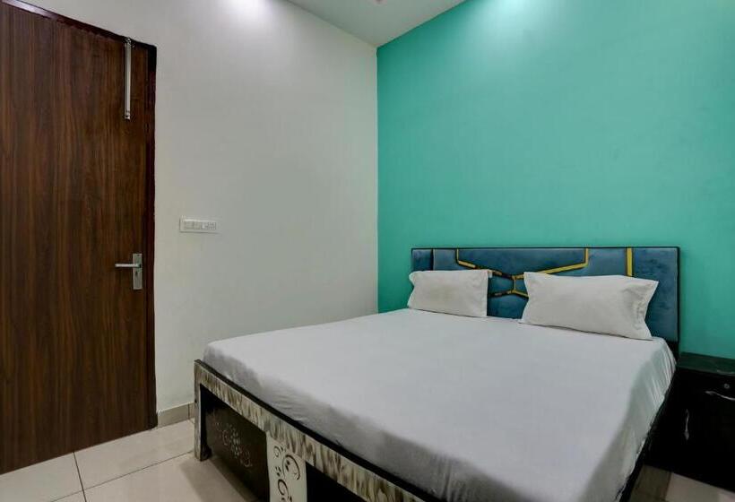 호텔 Oyo 81234 Rock Star