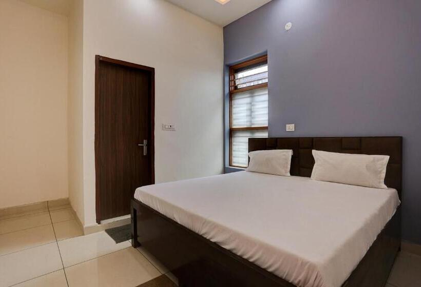 호텔 Oyo 81234 Rock Star