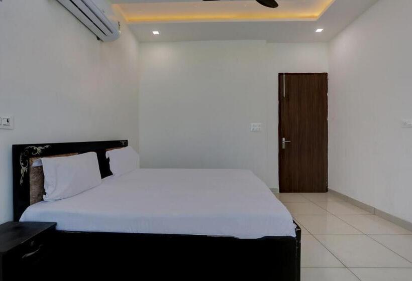 호텔 Oyo 81234 Rock Star