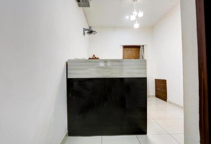 호텔 Oyo 81234 Rock Star