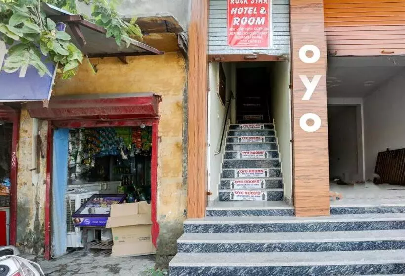ホテル Oyo 81234 Rock Star