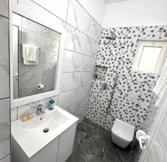 هاستل Mistral Inn