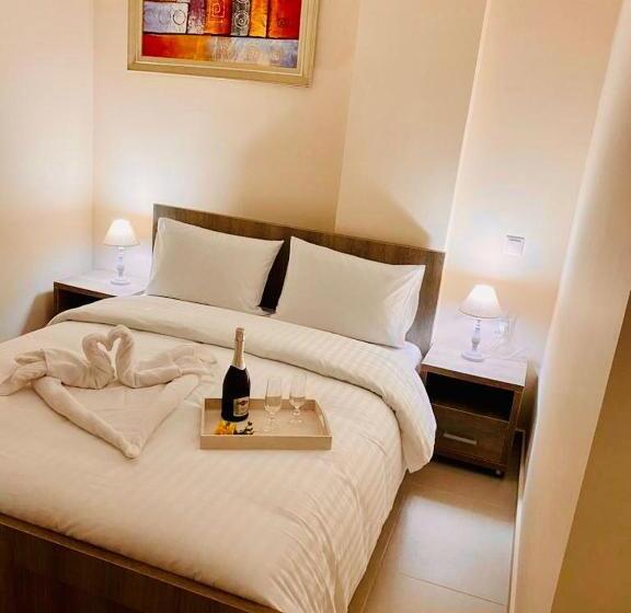 هاستل Mistral Inn