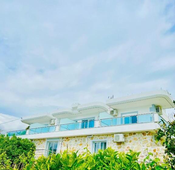 هاستل Mistral Inn