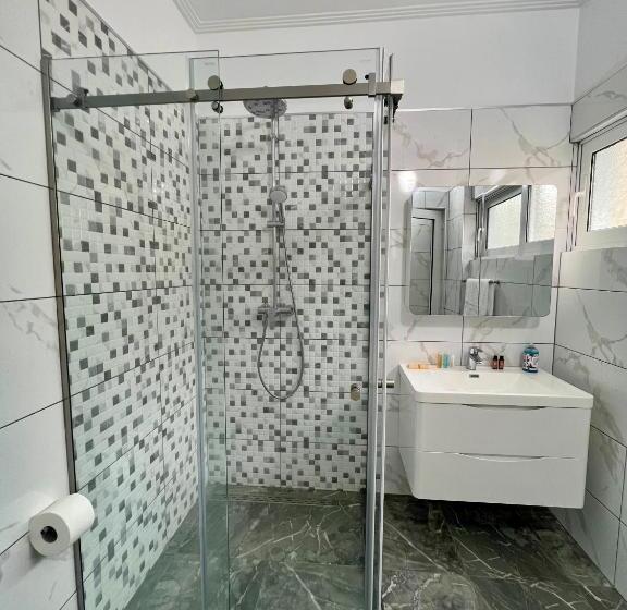 هاستل Mistral Inn