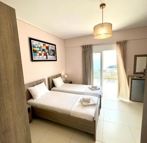 هاستل Mistral Inn