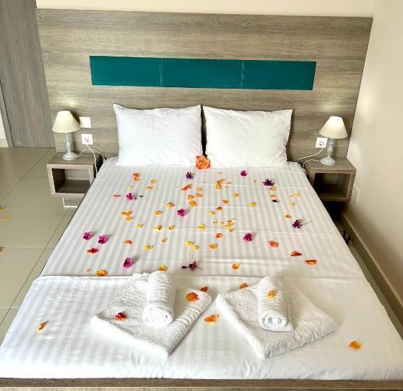 هاستل Mistral Inn