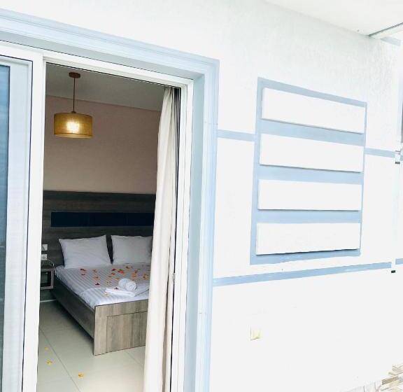 هاستل Mistral Inn