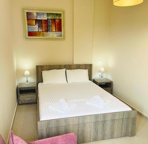 هاستل Mistral Inn