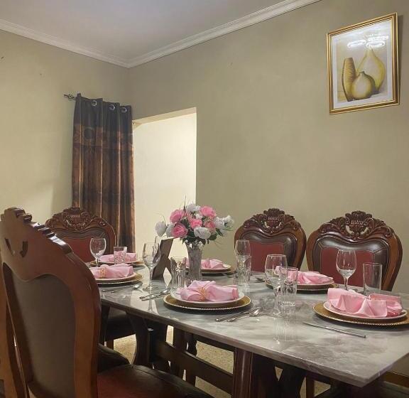 پانسیون Lachemar Guest House