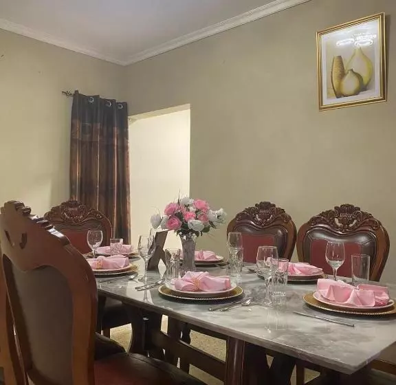پانسیون Lachemar Guest House