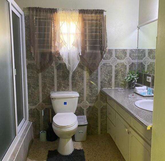 پانسیون Lachemar Guest House