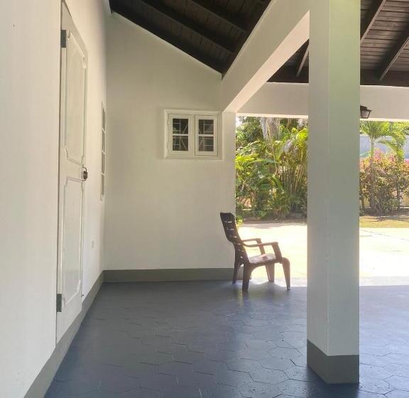 پانسیون Lachemar Guest House