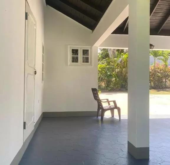 پانسیون Lachemar Guest House