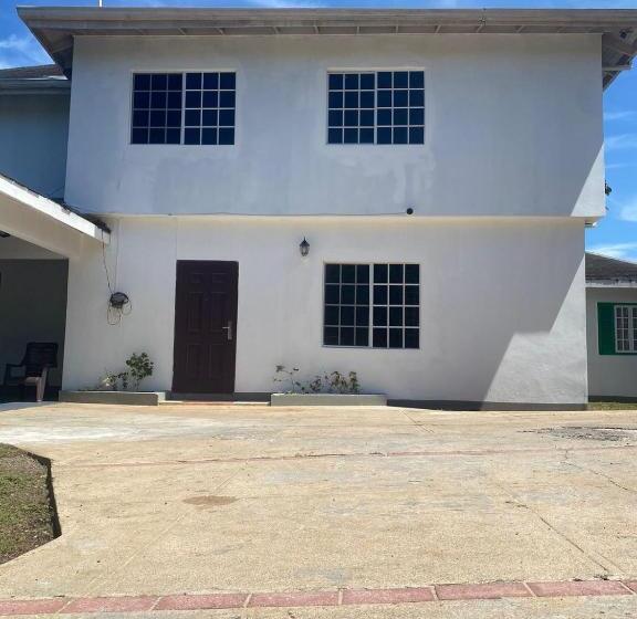 پانسیون Lachemar Guest House