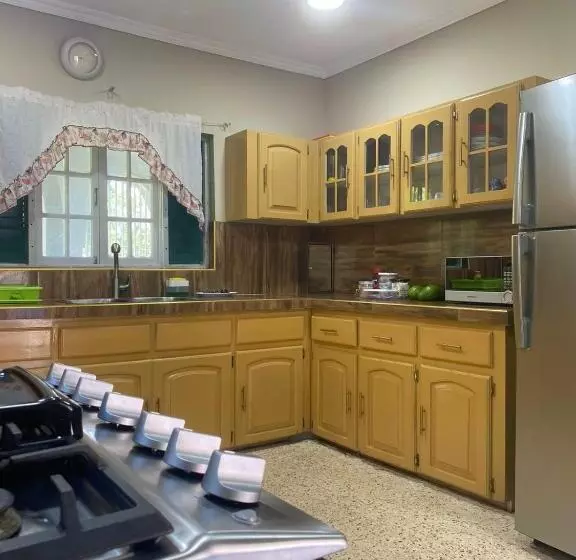 پانسیون Lachemar Guest House