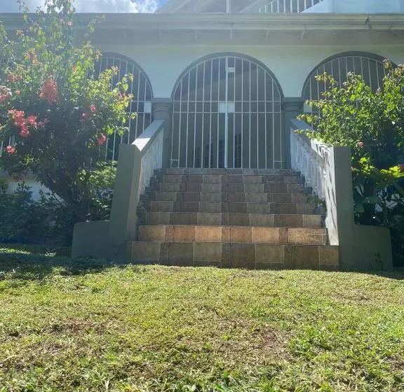 پانسیون Lachemar Guest House