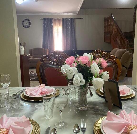 پانسیون Lachemar Guest House