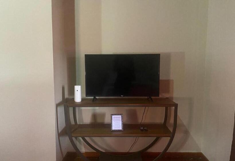 پانسیون Lachemar Guest House