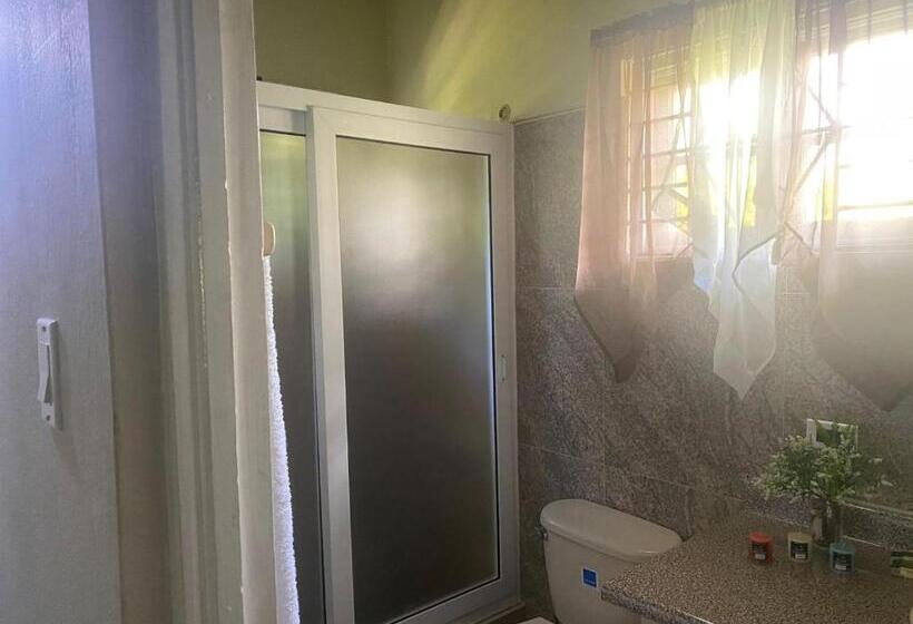 پانسیون Lachemar Guest House