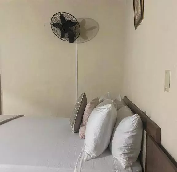 پانسیون Lachemar Guest House