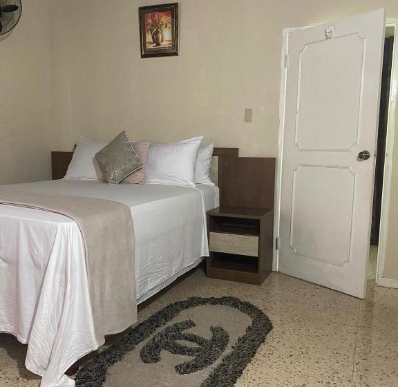 پانسیون Lachemar Guest House