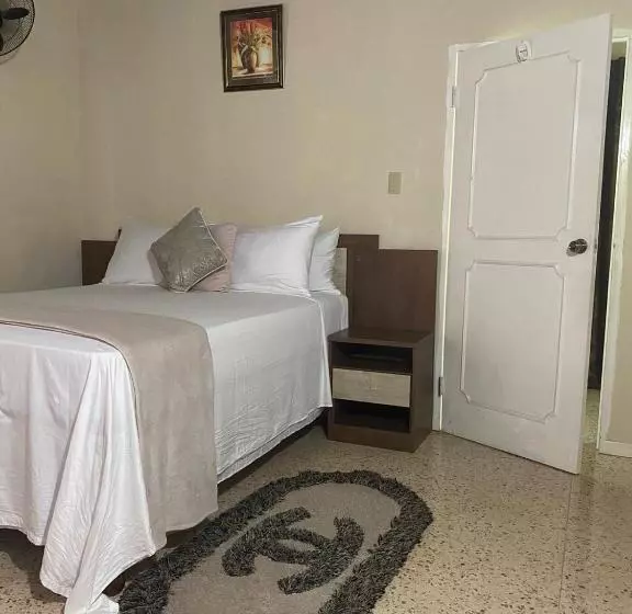 پانسیون Lachemar Guest House