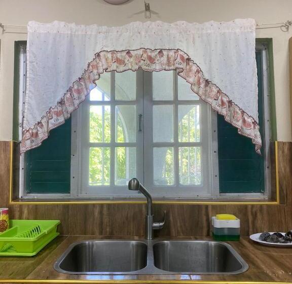 پانسیون Lachemar Guest House