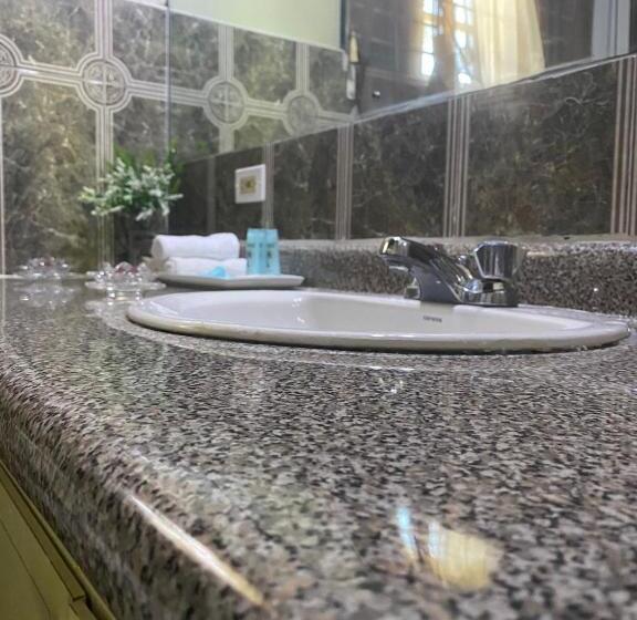 پانسیون Lachemar Guest House