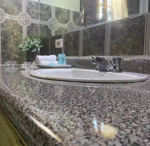 پانسیون Lachemar Guest House