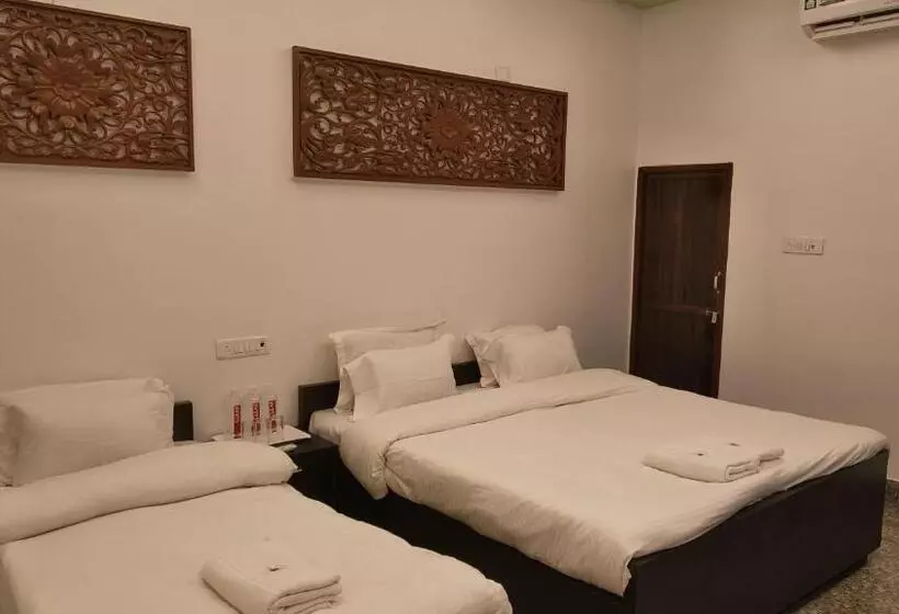 ペンション Ratna Hotel & Banquet