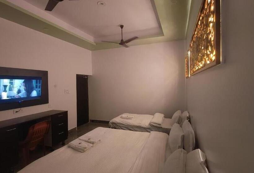 ペンション Ratna Hotel & Banquet