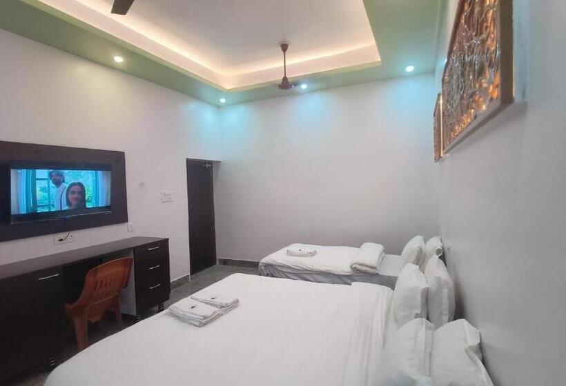 ペンション Ratna Hotel & Banquet