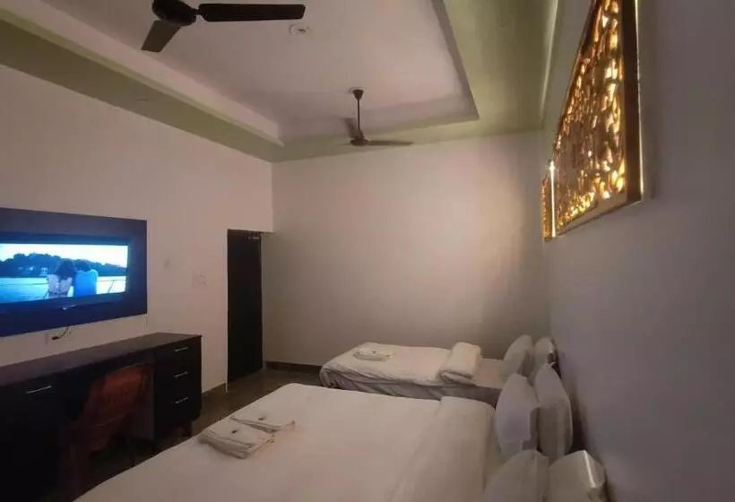 ペンション Ratna Hotel & Banquet