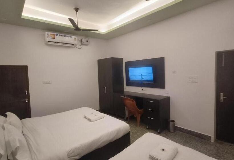 ペンション Ratna Hotel & Banquet