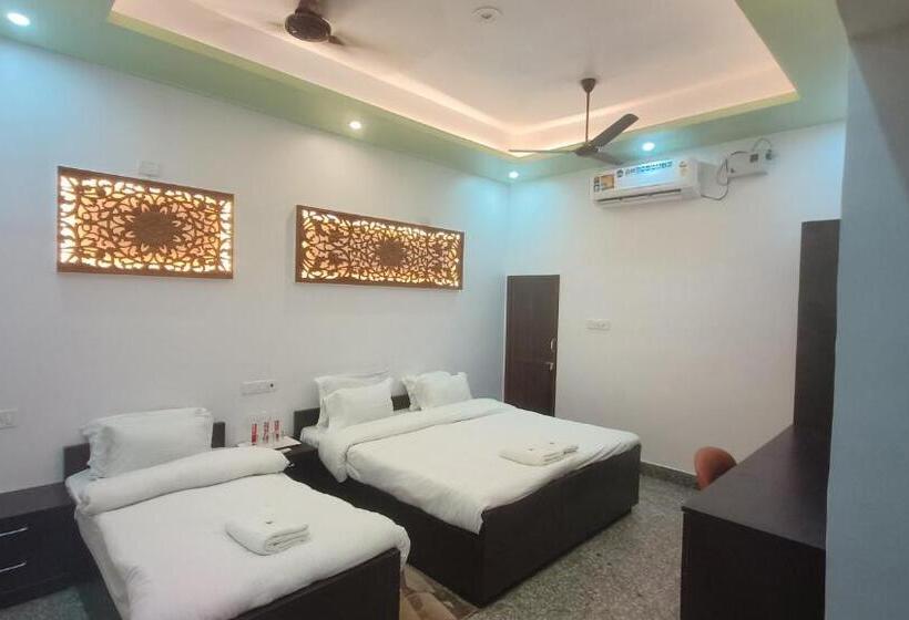 ペンション Ratna Hotel & Banquet