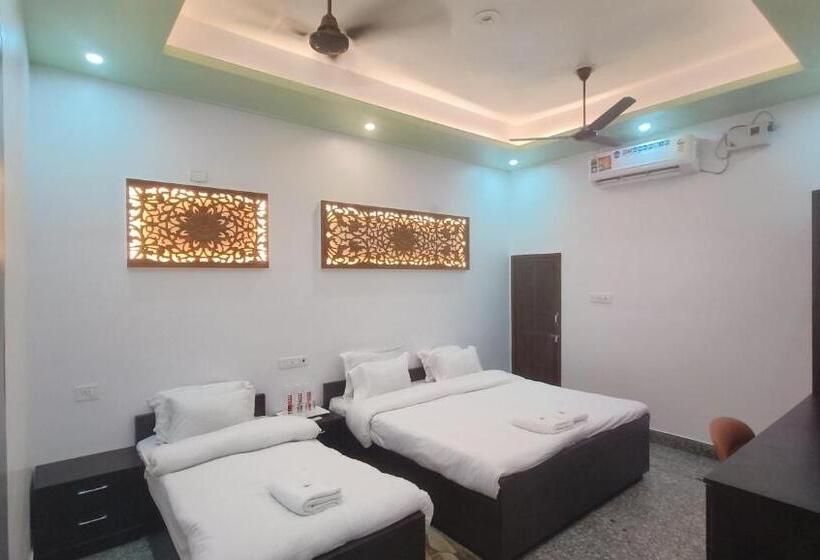 ペンション Ratna Hotel & Banquet