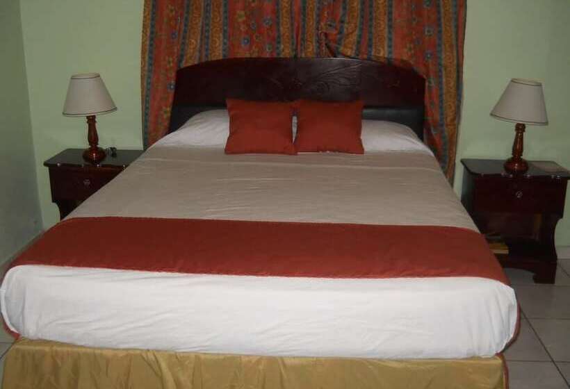 هتل Tropical Manor Inn