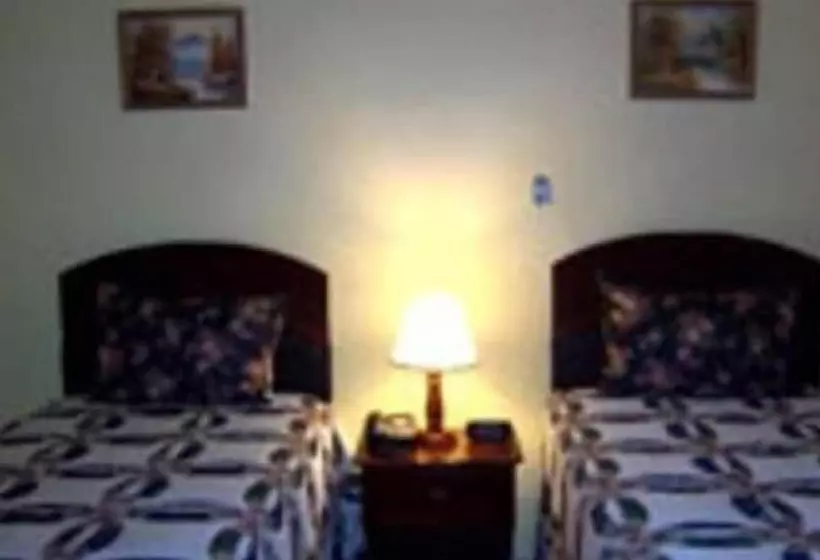 هتل Tropical Manor Inn